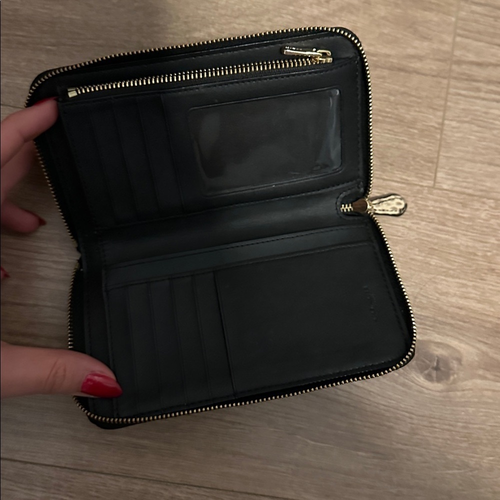 Coach Black Leather Zip Wallet - Picture 3 of 6